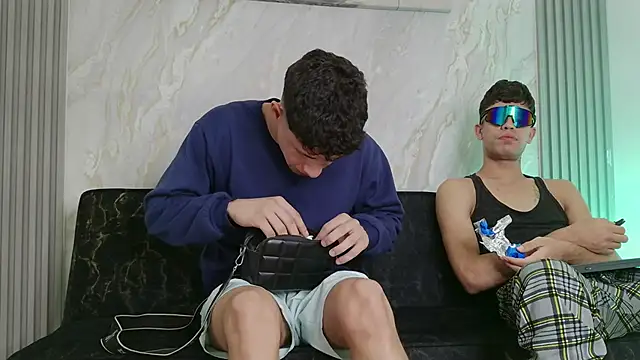 YOUNG GUYS1 online show from May 2026 07:13:02 AM