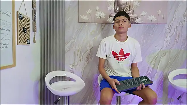 Snapshot of HORNY_PRETTY chatting on February 2026 01:15:01 PM HORNY PRETTY online show from February 2026 01:15:01 PM