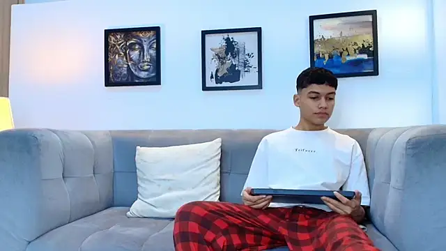 Snapshot of HORNY_PRETTY chatting on April 2026 09:37:01 PM HORNY PRETTY online show from April 2026 09:37:01 PM