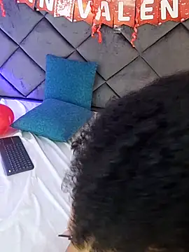 Snapshot of LunaaCurly chatting on February 2026 07:21:01 PM LunaaCurly online show from February 2026 07:21:01 PM