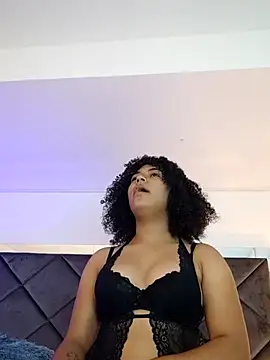 Snapshot of LunaaCurly chatting on February 2026 07:23:01 PM LunaaCurly online show from February 2026 07:23:01 PM