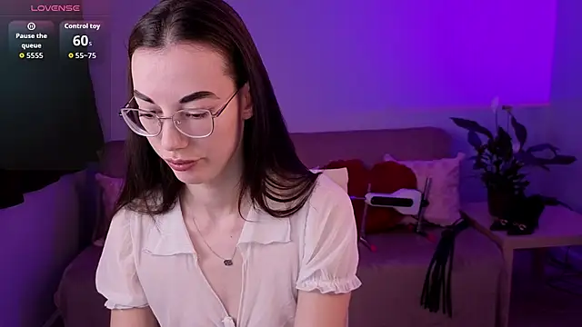 Snapshot of EmmaJacson chatting on February 2026 05:20:01 PM EmmaJacson online show from February 2026 05:20:01 PM