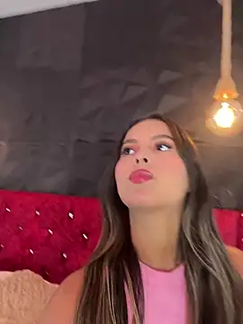 Snapshot of Valeria-escobar chatting on February 2026 01:31:02 PM Valeria-escobar online show from February 2026 01:31:02 PM