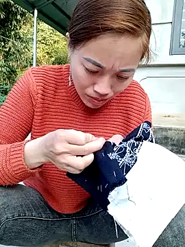 little-effy online show from December 2025 08:21:02 AM