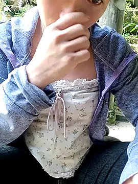 little-effy online show from June 2026 10:02:01 AM