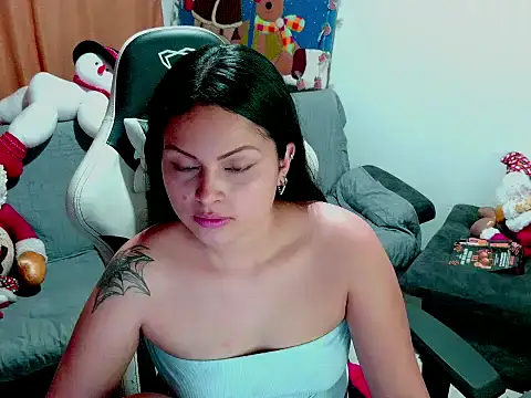 Snapshot of milk_hot_mafe chatting on December 2025 03:57:01 AM milk hot mafe online show from December 2025 03:57:01 AM