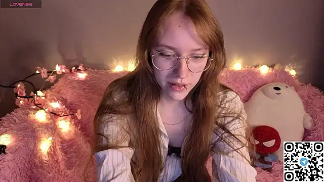 Snapshot of EmmaPratt chatting on January 2026 01:11:02 AM EmmaPratt online show from January 2026 01:11:02 AM