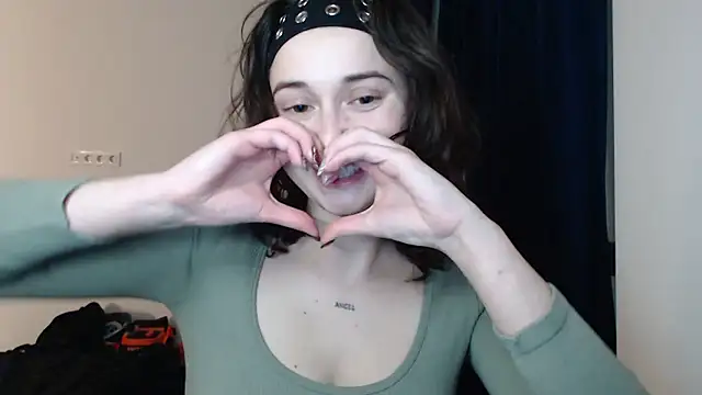 Snapshot of Angelik5371 chatting on January 2026 07:19:02 PM Angelik5371 online show from January 2026 07:19:02 PM