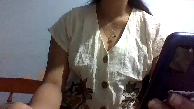 Snapshot of cindrella-xx chatting on April 2026 09:12:01 AM cindrella-xx online show from April 2026 09:12:01 AM