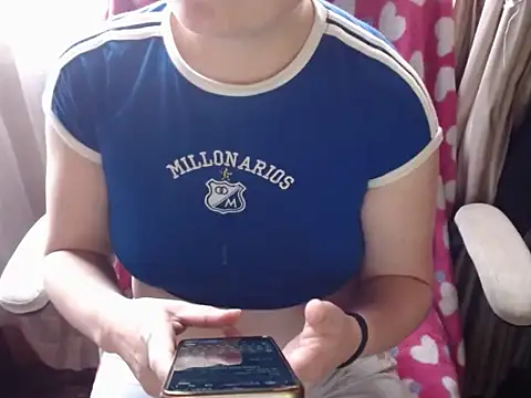 Snapshot of 666maskgirl chatting on January 2026 04:56:02 PM 666maskgirl online show from January 2026 04:56:02 PM