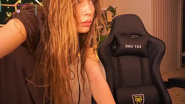 MollyyMayy online show from February 2026 11:19:02 AM