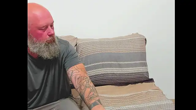 Snapshot of Aurora_and_the_beast chatting on January 2026 07:06:02 PM Aurora and the beast online show from January 2026 07:06:02 PM