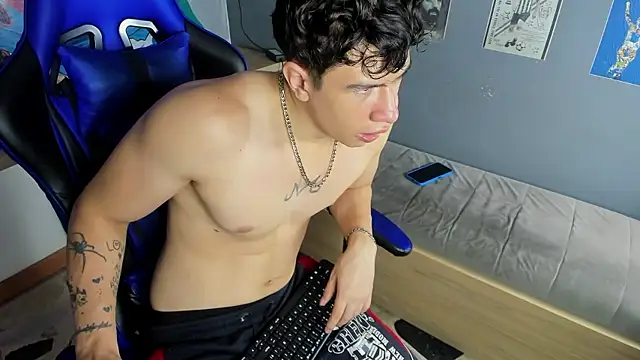 Snapshot of Criss_Adams chatting on January 2026 03:09:01 AM Criss Adams online show from January 2026 03:09:01 AM