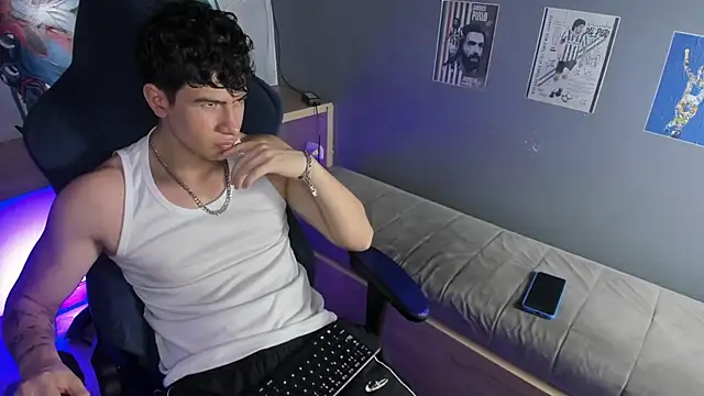 Snapshot of Criss_Adams chatting on January 2026 02:06:02 AM Criss Adams online show from January 2026 02:06:02 AM