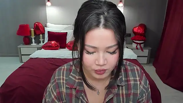 Snapshot of Brunette_Charm chatting on February 2026 06:17:02 PM Brunette Charm online show from February 2026 06:17:02 PM