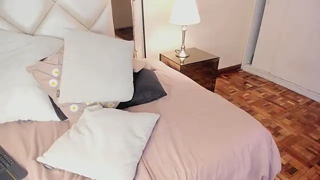 Snapshot of LizzCarter_ chatting on January 2026 05:27:02 PM LizzCarter online show from January 2026 05:27:02 PM