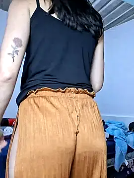 Snapshot of Yelena_77 chatting on February 2026 02:14:01 PM Yelena 77 online show from February 2026 02:14:01 PM