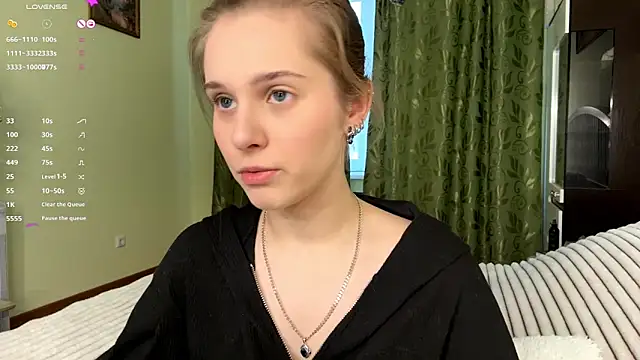 Snapshot of MiaBlanko chatting on January 2026 09:35:01 AM MiaBlanko online show from January 2026 09:35:01 AM