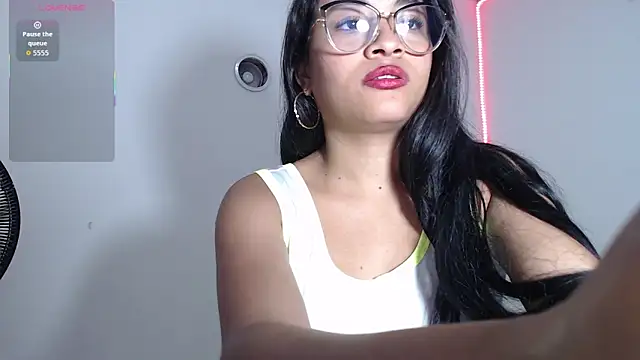 Snapshot of DAFNNEE_HOT chatting on December 2025 04:14:01 PM DAFNNEE HOT online show from December 2025 04:14:01 PM