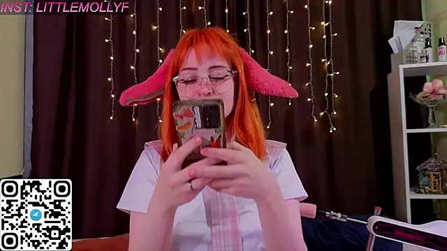 LittleFoxHole online show from May 2026 01:12:01 AM
