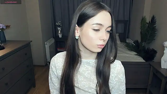 Snapshot of YvonneRobes chatting on February 2026 07:33:02 PM YvonneRobes online show from February 2026 07:33:02 PM