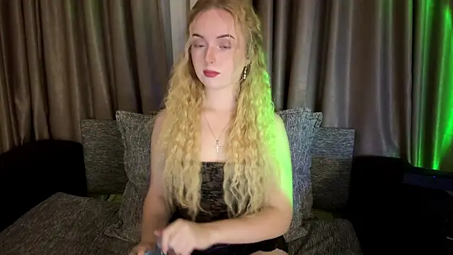 Dari Foxx online show from April 2026 11:20:02 PM