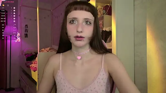 MiraJades online show from May 2026 07:01:02 PM