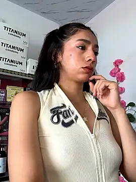 Snapshot of lunaluxury22 chatting on January 2026 01:26:01 PM lunaluxury22 online show from January 2026 01:26:01 PM