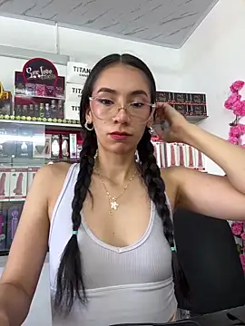 Snapshot of lunaluxury22 chatting on February 2026 02:34:01 PM lunaluxury22 online show from February 2026 02:34:01 PM