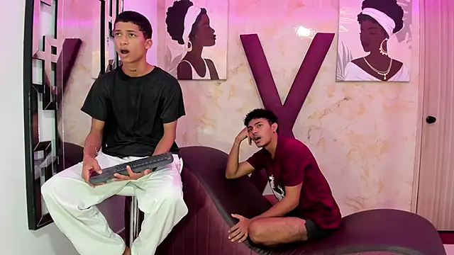 Snapshot of DIAMOND_BLACKS chatting on December 2025 07:17:02 AM DIAMOND BLACKS online show from December 2025 07:17:02 AM