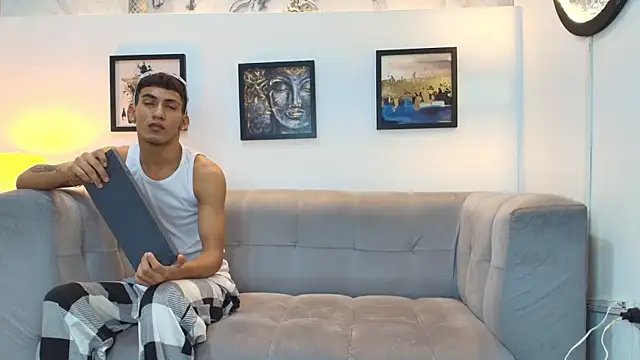 Snapshot of DIAMOND_BLACKS chatting on February 2026 07:23:01 AM DIAMOND BLACKS online show from February 2026 07:23:01 AM