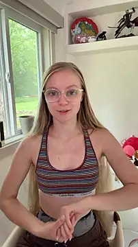 Snapshot of emmasky69 chatting on May 2026 04:36:02 PM emmasky69 online show from May 2026 04:36:02 PM