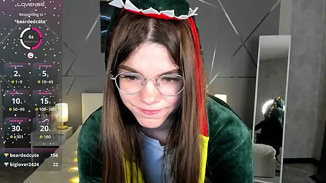 Snapshot of miss__evelyne chatting on December 2025 03:35:01 AM miss evelyne online show from December 2025 03:35:01 AM