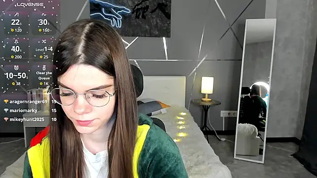 Snapshot of miss__evelyne chatting on December 2025 01:35:02 AM miss evelyne online show from December 2025 01:35:02 AM