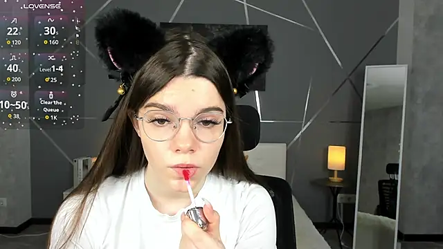 Snapshot of miss__evelyne chatting on January 2026 01:20:02 AM miss evelyne online show from January 2026 01:20:02 AM