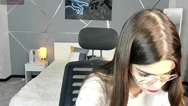 Snapshot of miss__evelyne chatting on January 2026 08:08:01 AM miss evelyne online show from January 2026 08:08:01 AM