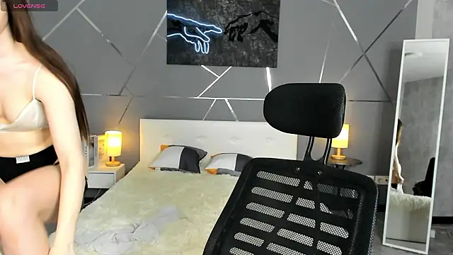 Snapshot of miss__evelyne chatting on January 2026 01:21:02 AM miss evelyne online show from January 2026 01:21:02 AM