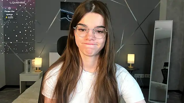 Snapshot of miss__evelyne chatting on February 2026 01:22:01 AM miss evelyne online show from February 2026 01:22:01 AM