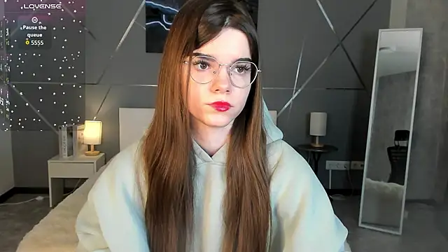 Snapshot of miss__evelyne chatting on February 2026 01:10:02 AM miss evelyne online show from February 2026 01:10:02 AM