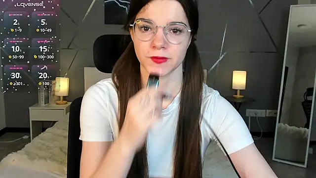 Snapshot of miss__evelyne chatting on February 2026 01:20:01 AM miss evelyne online show from February 2026 01:20:01 AM