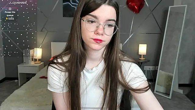 Snapshot of miss__evelyne chatting on February 2026 01:25:02 AM miss evelyne online show from February 2026 01:25:02 AM