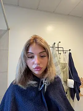 Snapshot of SilkyMira chatting on December 2025 01:49:02 PM SilkyMira online show from December 2025 01:49:02 PM