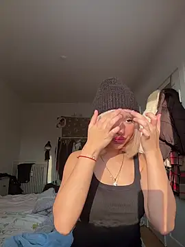 Snapshot of SilkyMira chatting on January 2026 12:53:02 PM SilkyMira online show from January 2026 12:53:02 PM