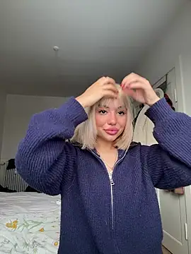 Snapshot of SilkyMira chatting on January 2026 01:02:02 PM SilkyMira online show from January 2026 01:02:02 PM