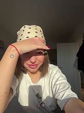 Snapshot of SilkyMira chatting on January 2026 10:42:01 AM SilkyMira online show from January 2026 10:42:01 AM