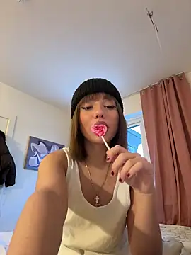 Snapshot of SilkyMira chatting on January 2026 02:44:01 PM SilkyMira online show from January 2026 02:44:01 PM