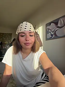 Snapshot of SilkyMira chatting on January 2026 01:28:02 PM SilkyMira online show from January 2026 01:28:02 PM