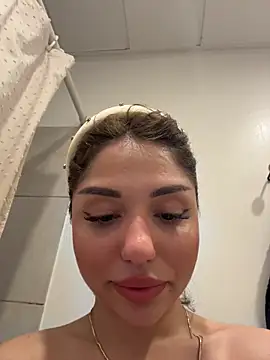 Snapshot of SilkyMira chatting on January 2026 02:33:01 PM SilkyMira online show from January 2026 02:33:01 PM