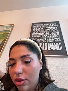 Snapshot of SilkyMira chatting on February 2026 09:24:02 AM SilkyMira online show from February 2026 09:24:02 AM