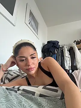 Snapshot of SilkyMira chatting on February 2026 10:56:02 AM SilkyMira online show from February 2026 10:56:02 AM